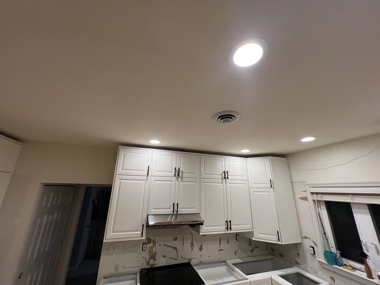 White Shaker U-Shaped Kitchen